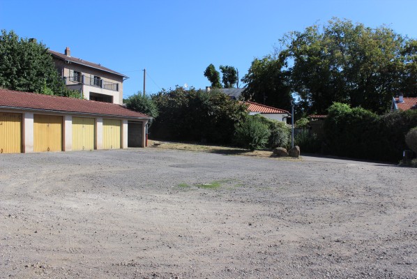 Omnibus | Place de l&#039;église à Jussy