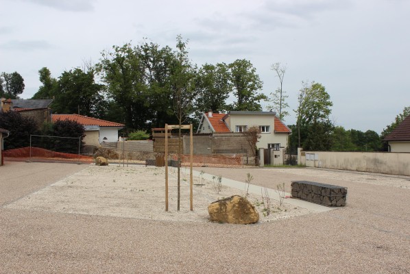 Omnibus | Place de l&#039;église à Jussy