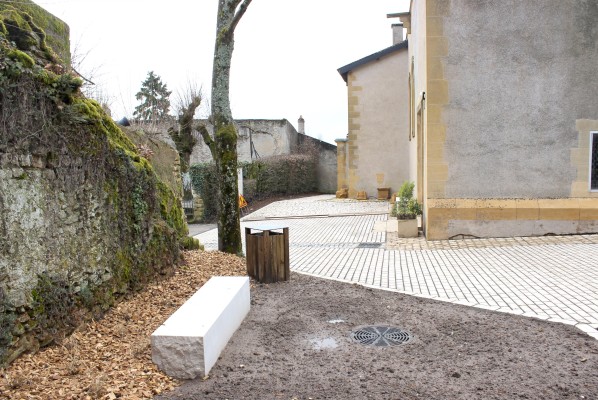 Omnibus | Place de l&#039;église à Jussy