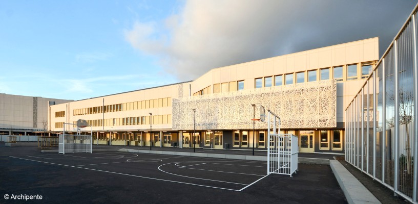 Omnibus | Valenton, la cour du Collège