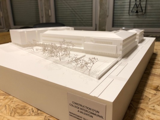 Omnibus | Valenton, la cour du Collège